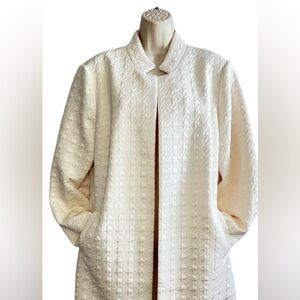 Chico’s size 2 (large) Cream Textured Open-Front Coat with pockets